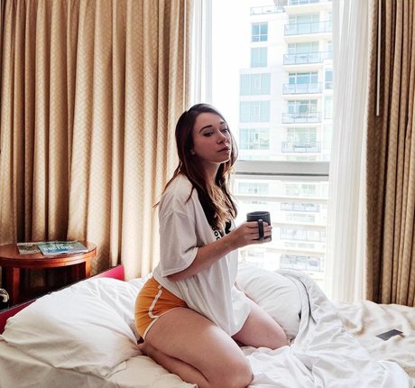 Ayytrae model perfect picture