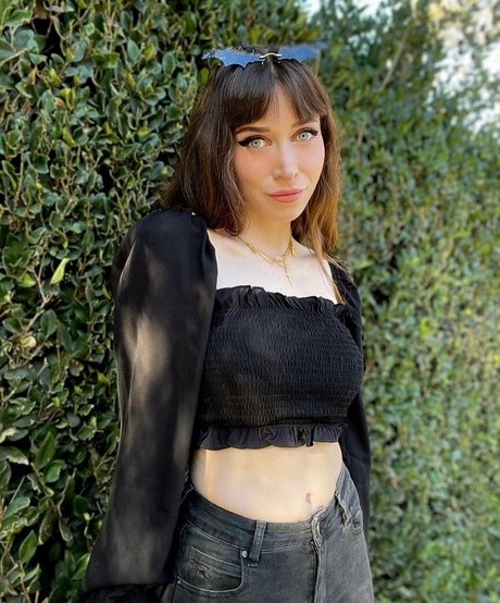 Ayytrae star pornographic image