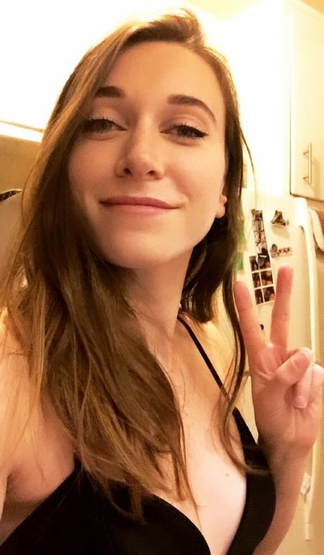 Ayytrae model perfect pic