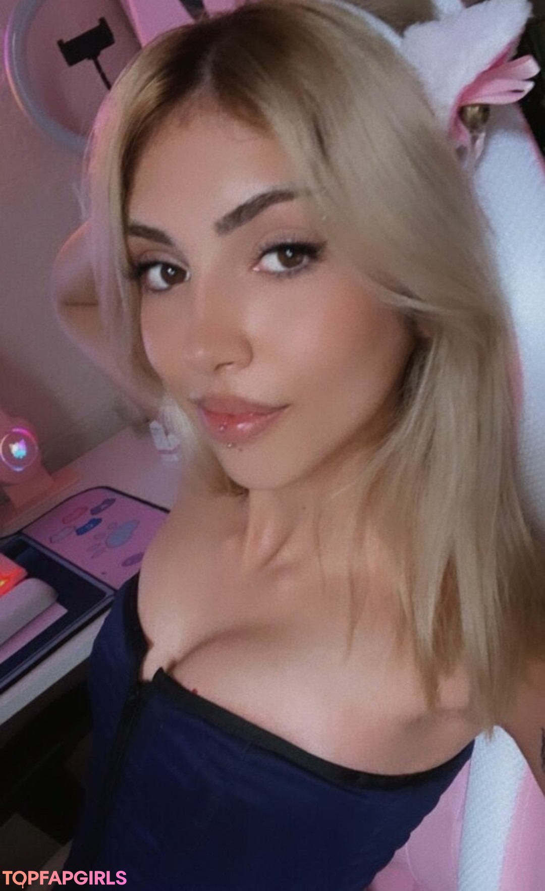 naathys model picture