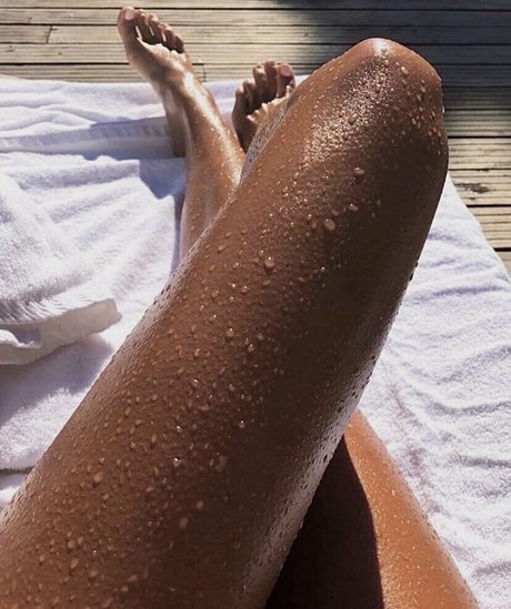 skinny brunette onlyfans hot pictures