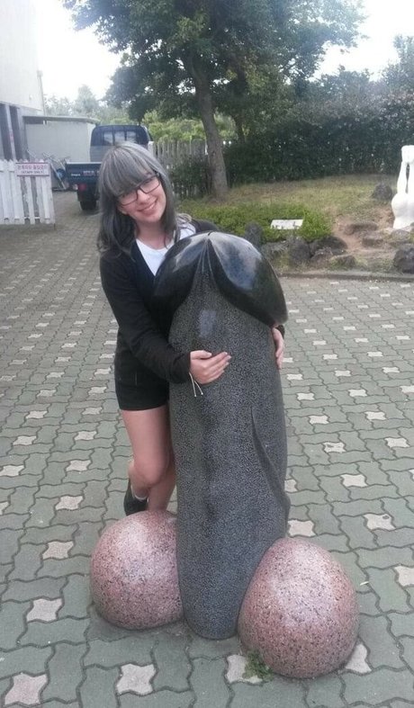 Faye Tan star nude image