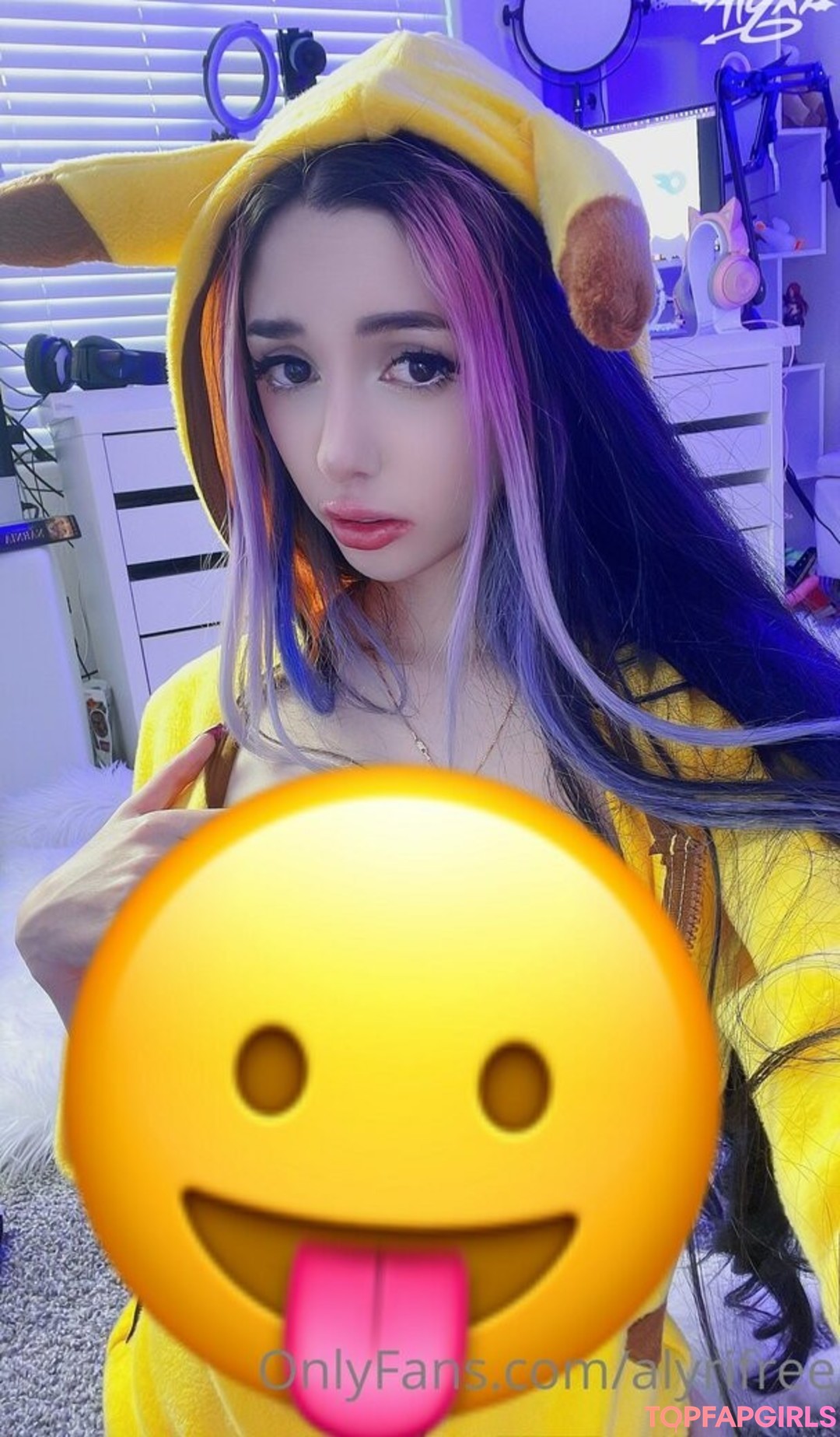 inside onlyfans hot image
