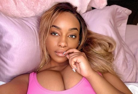 Lily Starfire nude model galleries