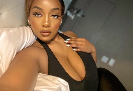 Lily Starfire pornstar erotic pics