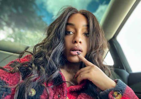 Lily Starfire pornstar pics