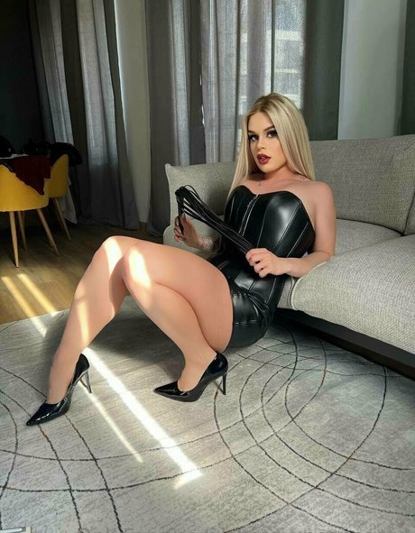 cesca uncencored sex actress photos