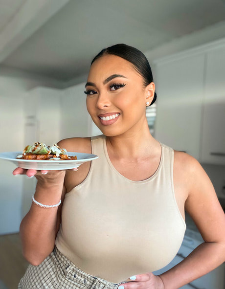 lindavo naked actress picture