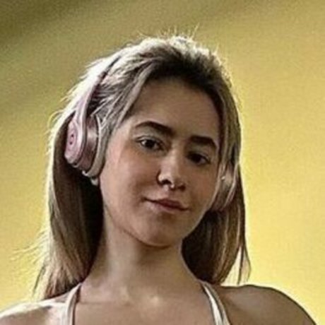 Kenza lifts top actress pic