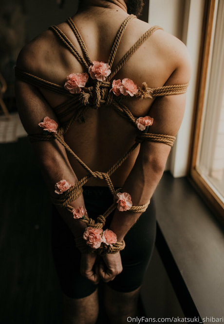 akatsuki shibari model pretty galleries