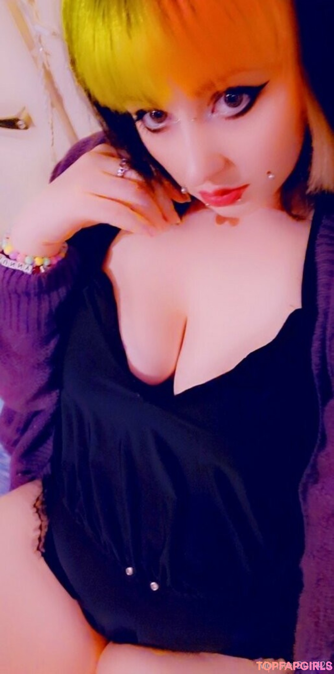monsterbun42 model naked img