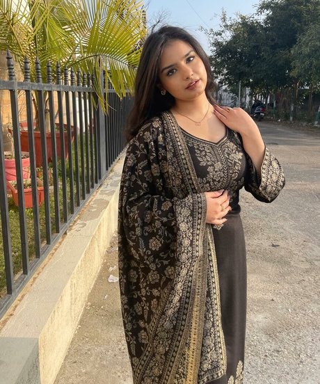 Aarushi Abrol pornstar beautiful pictures