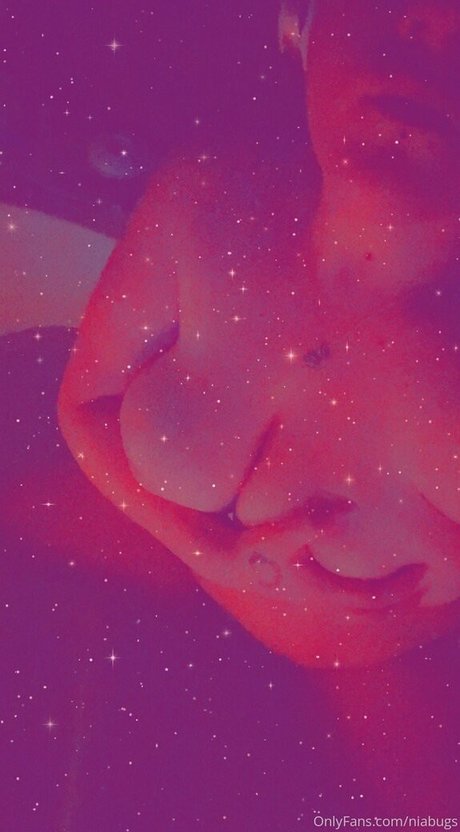 niabugs sexy actress photo