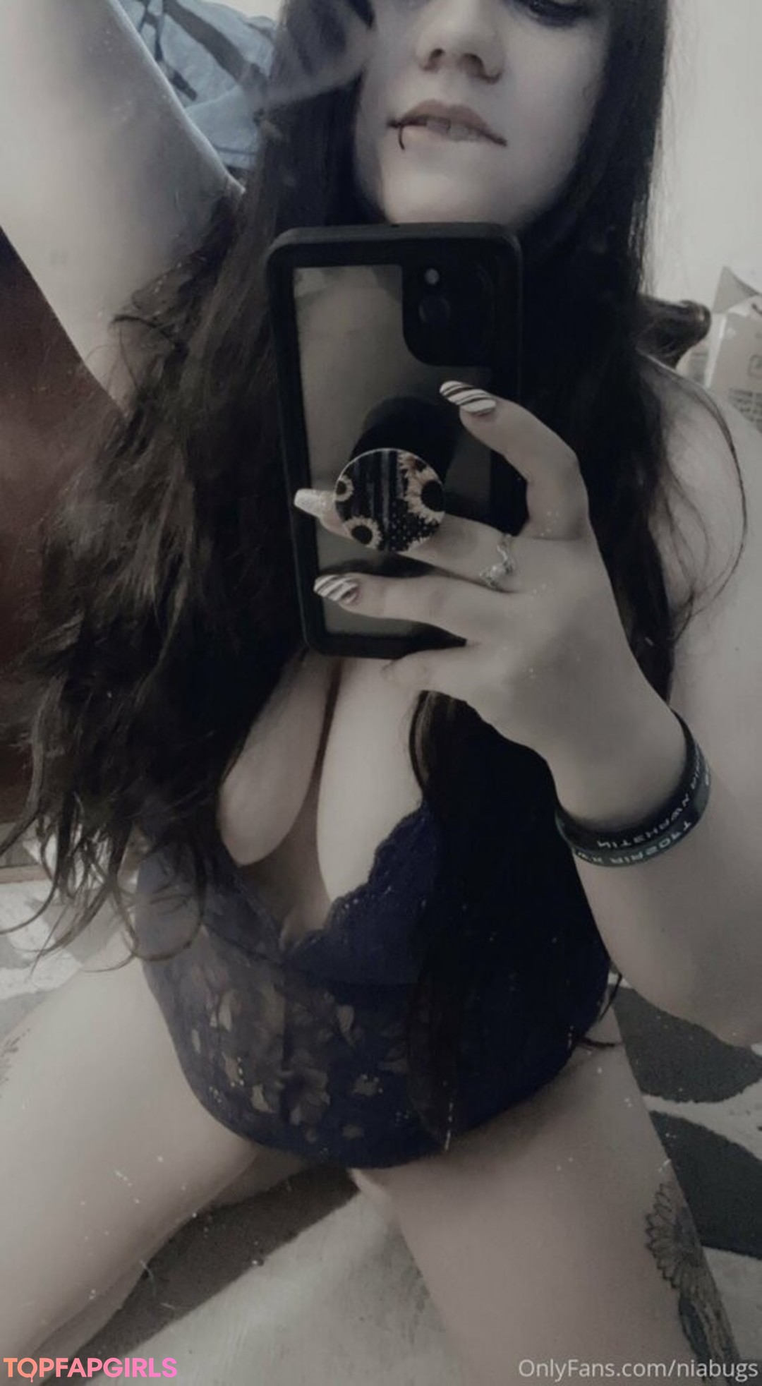 niabugs star nudes images