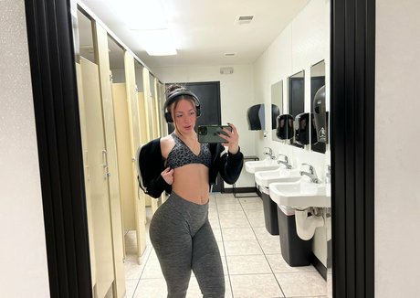 delaneyshort star perfect photo