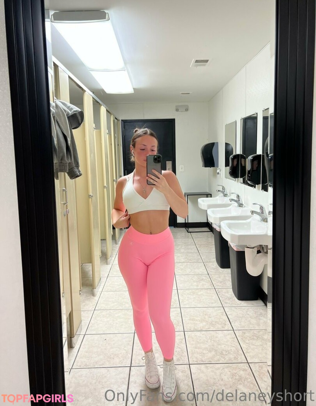 delaneyshort pornstar image