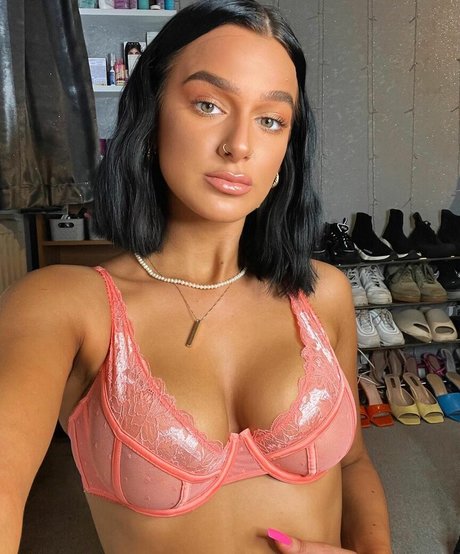 Louiseereid model exclusive pics