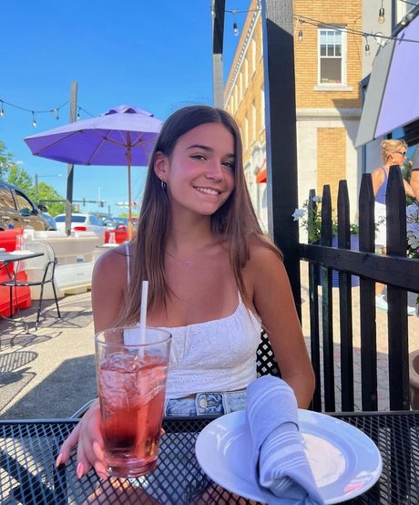 Katie Gilmore star pretty photos