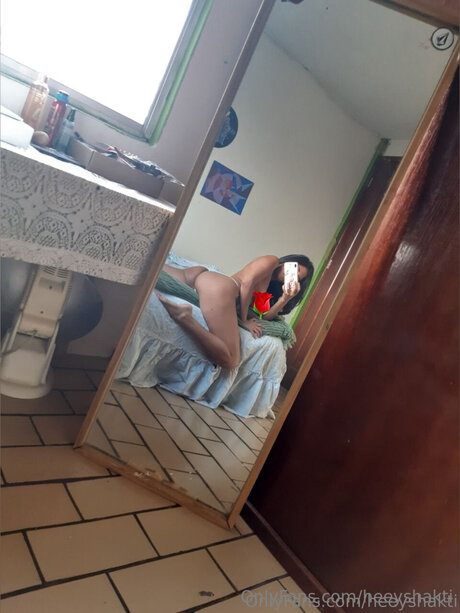 Heeyshakti adult model image