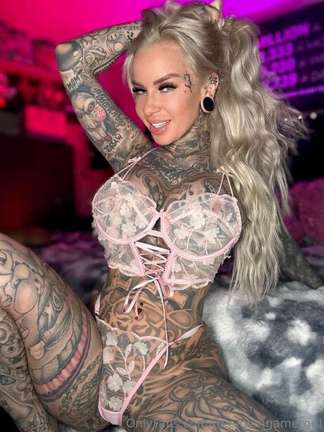 Free Gymgamergirl star erotic images