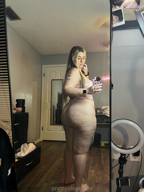 Geminiskyee star nudes images