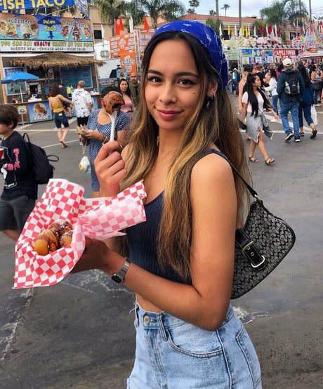 Buhnny nudes actress gallery