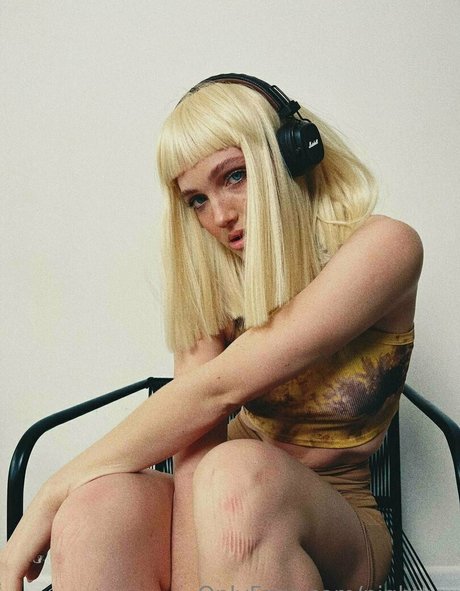 Nightlyy free model img