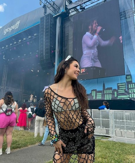 Lauren Gibson model nice pictures