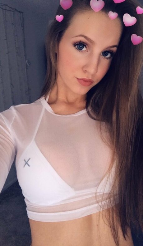 Olivia Schimmel hd model photo