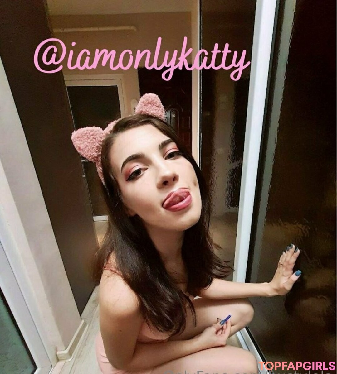 bustylola model pornographic photo