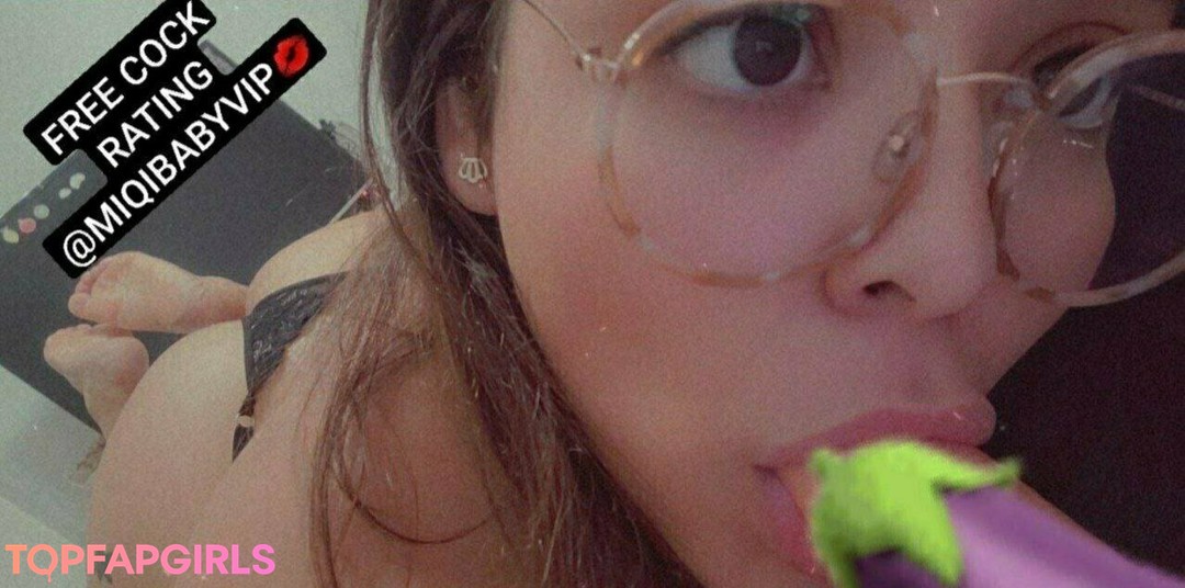 bustylola pornstar naked photo