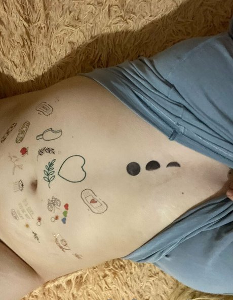 Lissaviip model naked pic