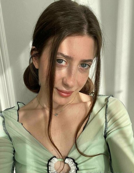 miareeed pornographic actress pics