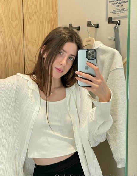 miareeed adult actress photo