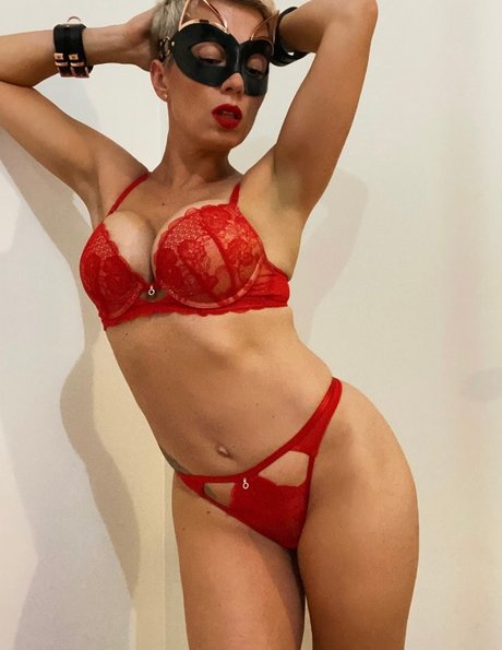 Ami Young model sexy galleries