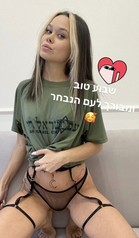 Ami Young pornstar sexy picture