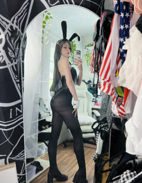 kohaikitsune model nudes image