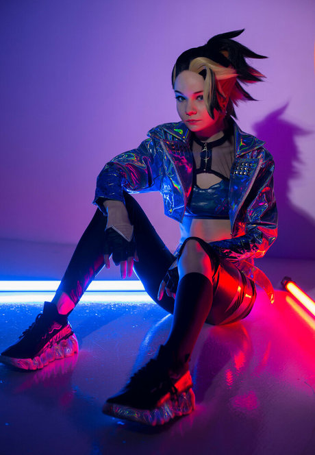 Penkarui erotic actress image