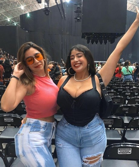 brunette petite onlyfans porno image