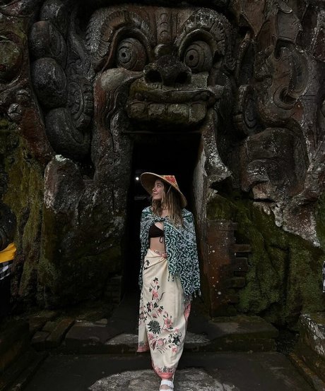 miafitz hot model pic