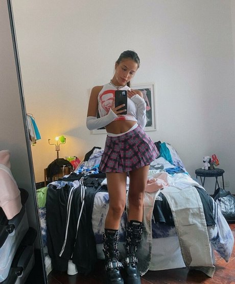 Emilia Mernes adult actress img