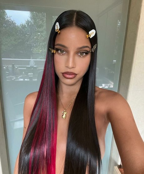 Emilia Mernes model top pictures