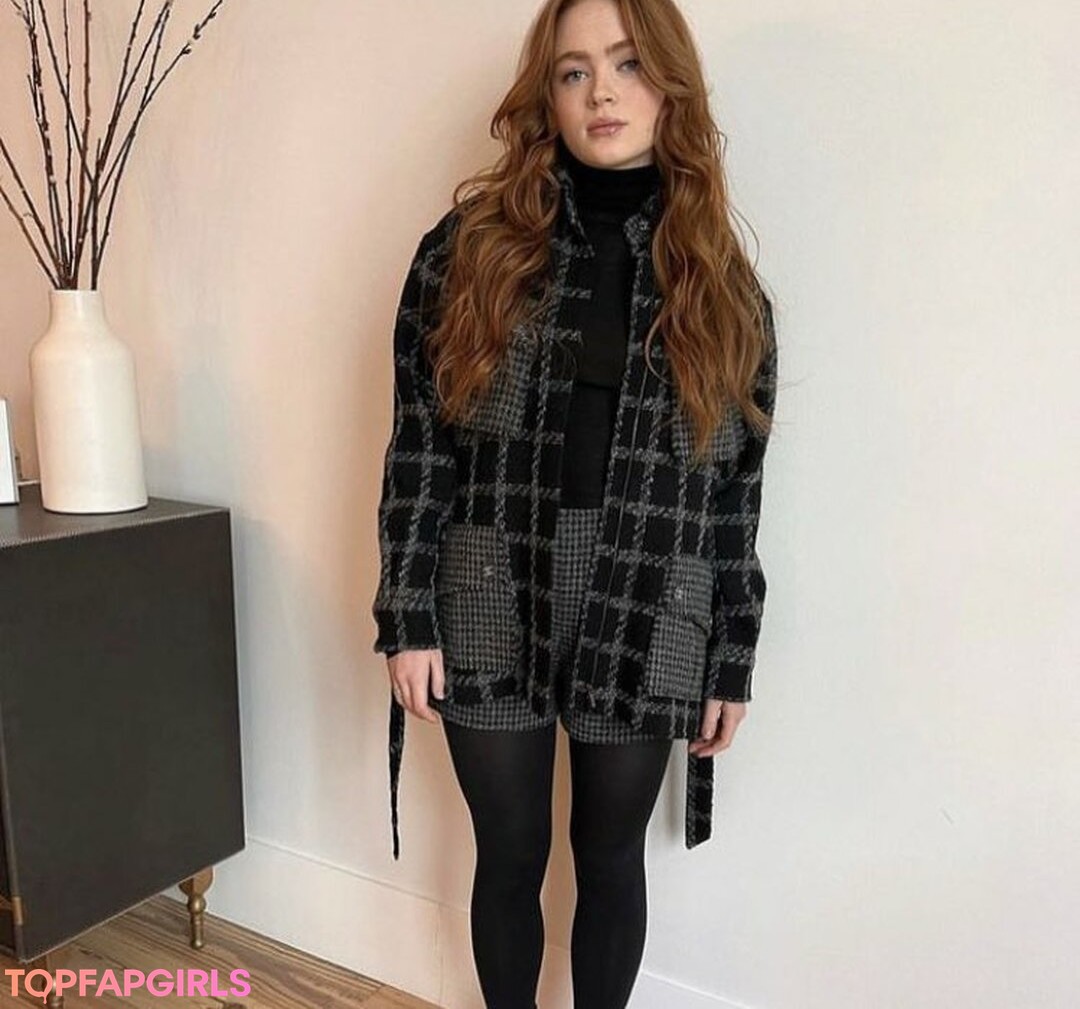 Sadie Sink model sexy pic