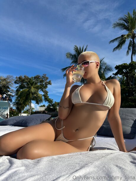 ohmy luna perfect pornstar pictures