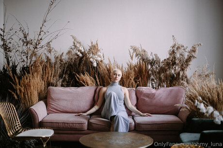 ohmy luna model nudes photo