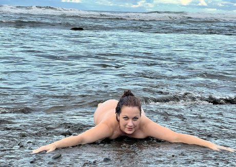 boobStruggle pornographic model gallery