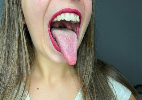 giuliasmouth high quality model images