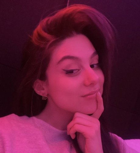 Kira Kosarin nudes actress pic