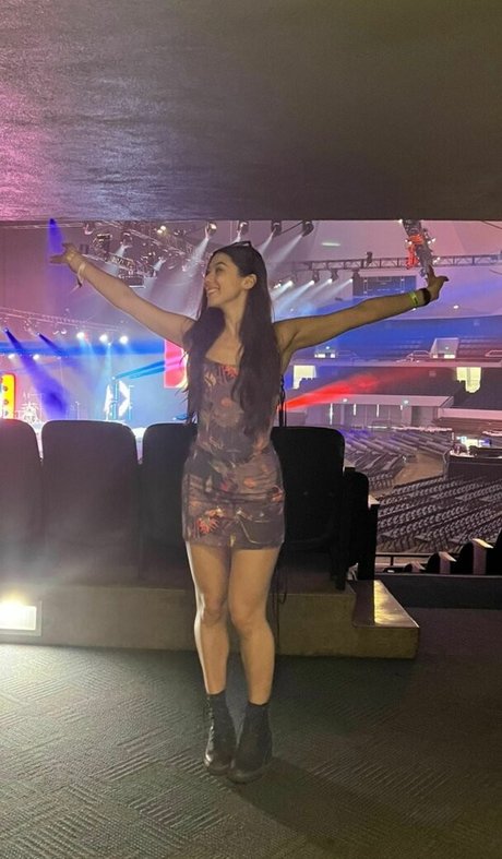 Kira Kosarin sexy model image