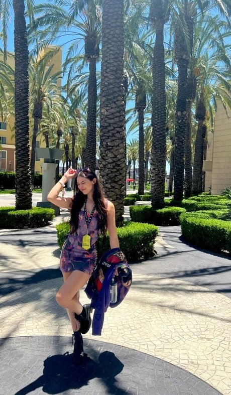 Kira Kosarin naked star images